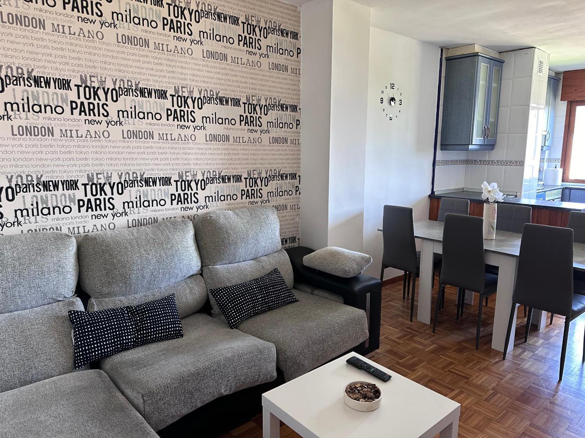 Acogedor Apartamento Con Vistas A La Catedral Y Parking Oviedo Bagian luar foto