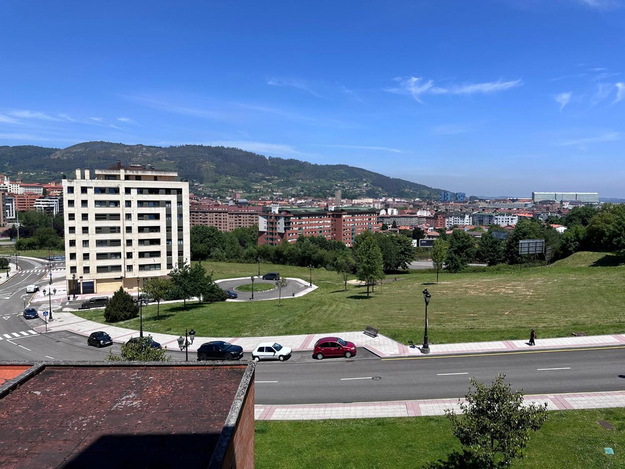 Acogedor Apartamento Con Vistas A La Catedral Y Parking Oviedo Bagian luar foto