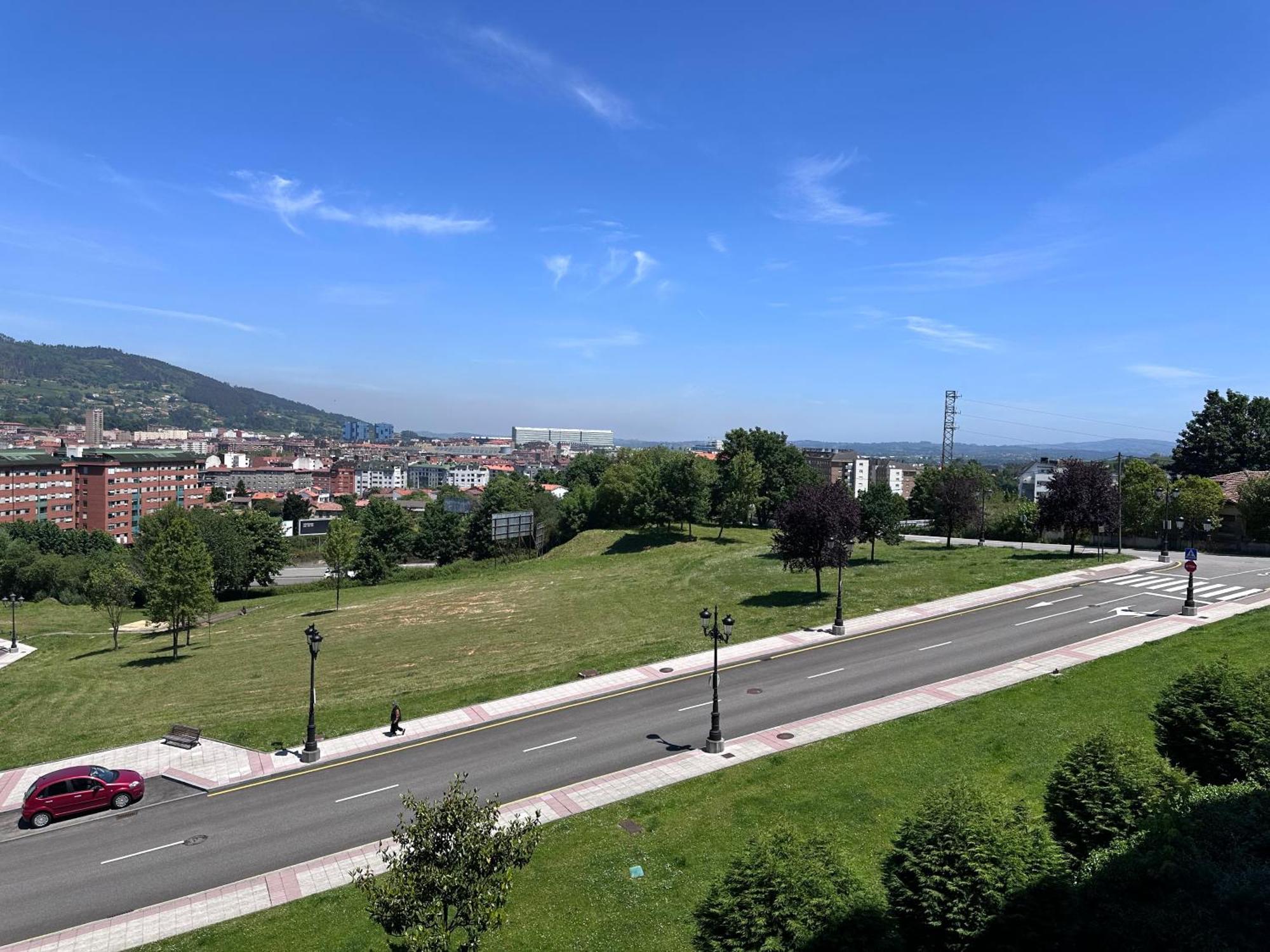 Acogedor Apartamento Con Vistas A La Catedral Y Parking Oviedo Bagian luar foto