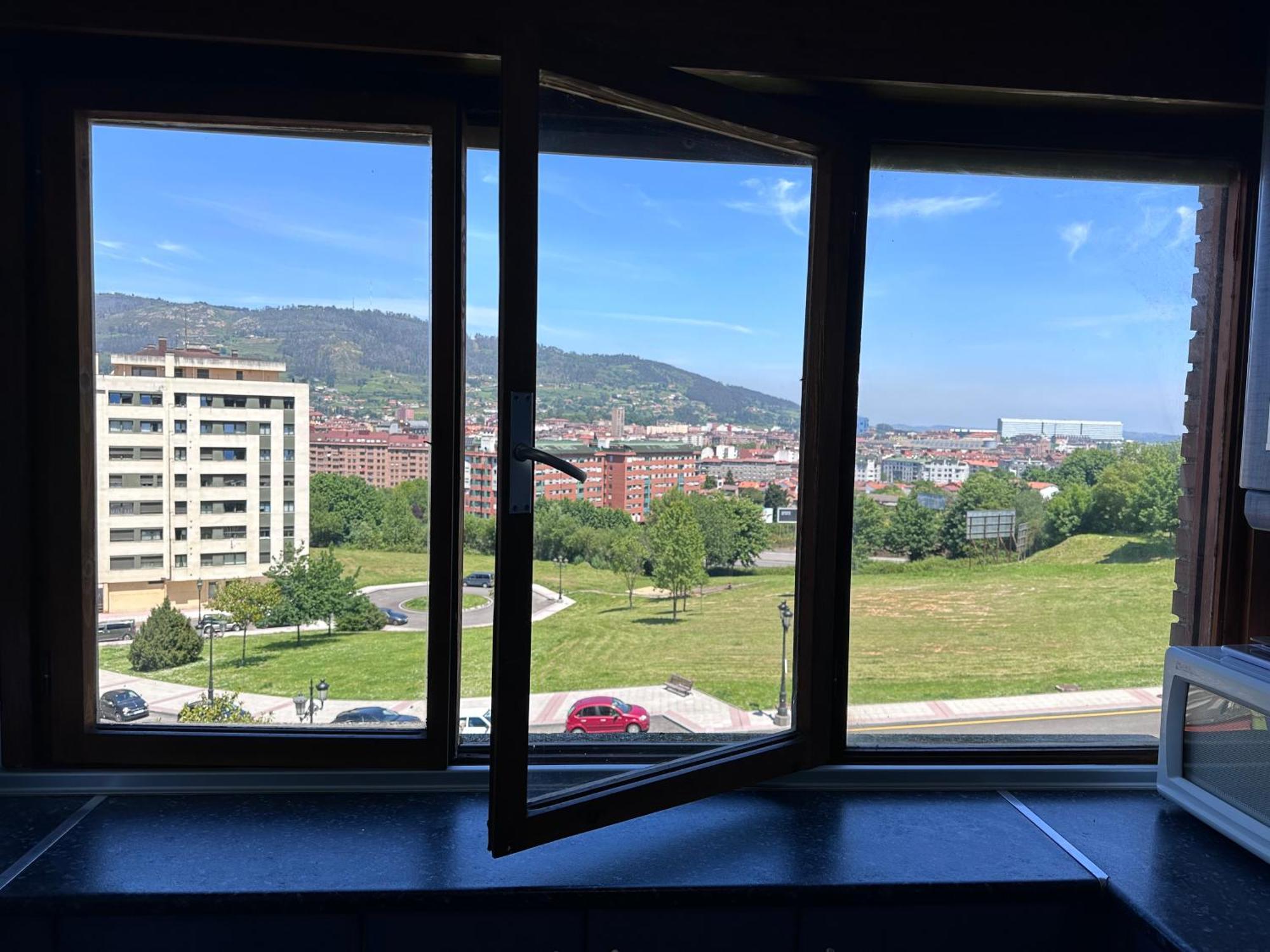 Acogedor Apartamento Con Vistas A La Catedral Y Parking Oviedo Bagian luar foto